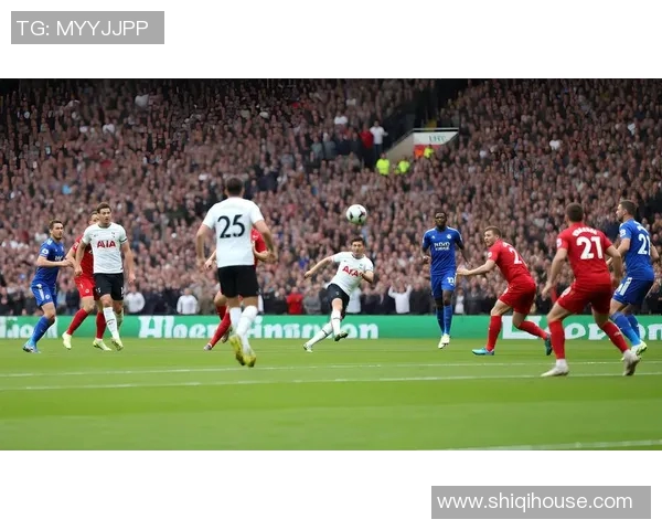 以世界知名足球球星书签收藏展现绿茵场上热血与荣耀